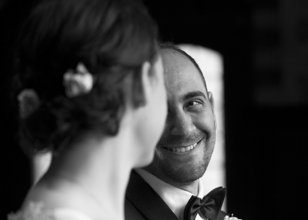 Ungt ægtepar i natur